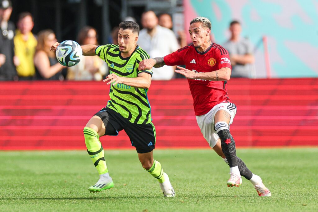 arsenal-nen-lam-gi-de-giai-quyet-phuong-an-toi-ky-o-hang-cong