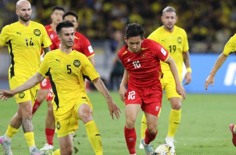 malaysia-van-tung-doi-hinh-nhap-tich-manh